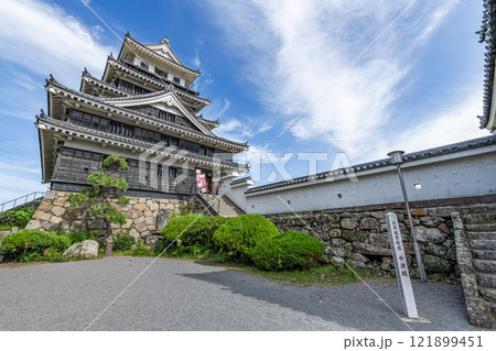 大分県中津市　晴天の中津城天守（奥平家歴史資料館） 121899451