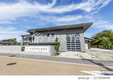 大分県中津市　晴天の中津市歴史博物館 121899646