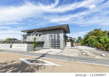 大分県中津市　晴天の中津市歴史博物館 121899647