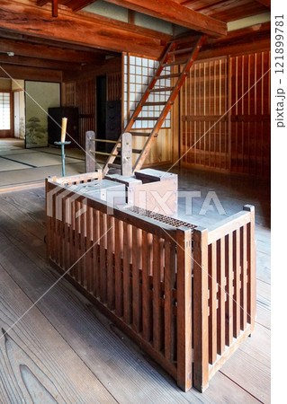 東海道五十三次・石部宿　米問屋「近江屋」の帳場 121899781