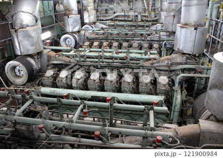 青函連絡船のエンジン機関 121900984