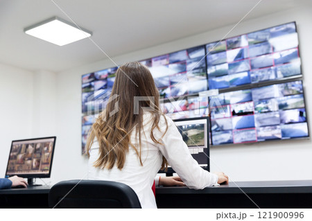Security control room operator at work 121900996