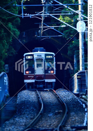 芽吹きの春を迎えた奥鬼怒路を行く… 川治湯温泉駅にて『6050系』 芽吹きの春を迎えた奥鬼怒路を行く… 川治湯温泉駅にて『6050系』 121901812