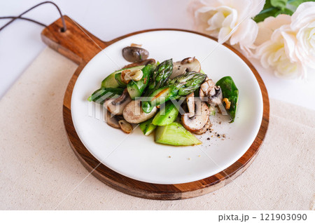 アスパラとマッシュルームのアーリオオーリオ 121903090