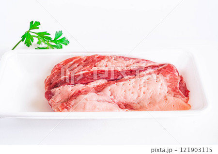 筋を切った豚肩ロース肉 121903115