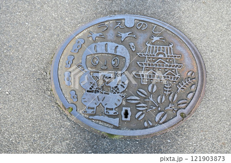 伊賀上野市のマンホールの蓋 伊賀上野市のマンホールの蓋 121903873