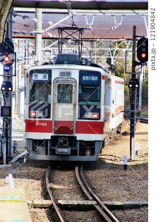 鬼怒川温泉駅にて… 6050系 電車 鬼怒川温泉駅にて… 6050系 電車 121904842