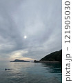 海に降り注ぐ天使のはしご 121905030