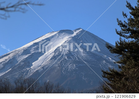 元旦の富士山 121906829