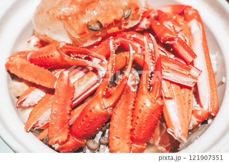 冬の味覚カニ鍋【撮影協力・海鮮居酒屋 魚魯こ】 冬の味覚カニ鍋【撮影協力・海鮮居酒屋 魚魯こ】 121907351