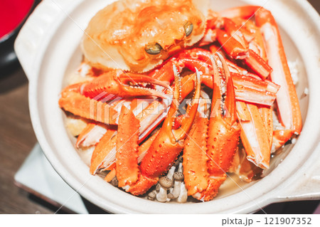 冬の味覚カニ鍋【撮影協力・海鮮居酒屋 魚魯こ】 冬の味覚カニ鍋【撮影協力・海鮮居酒屋 魚魯こ】 121907352