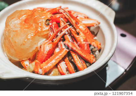冬の味覚カニ鍋【撮影協力・海鮮居酒屋 魚魯こ】 冬の味覚カニ鍋【撮影協力・海鮮居酒屋 魚魯こ】 121907354