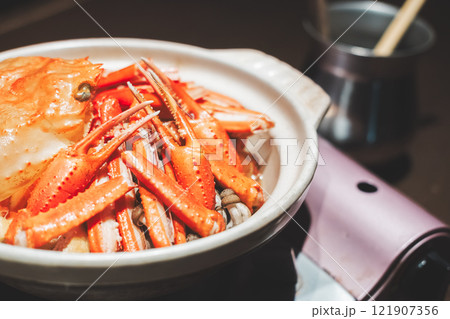 冬の味覚カニ鍋【撮影協力・海鮮居酒屋　魚魯こ】 121907356