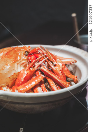 冬の味覚カニ鍋【撮影協力・海鮮居酒屋　魚魯こ】 121907357