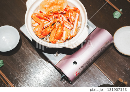 冬の味覚カニ鍋【撮影協力・海鮮居酒屋 魚魯こ】 冬の味覚カニ鍋【撮影協力・海鮮居酒屋 魚魯こ】 121907358