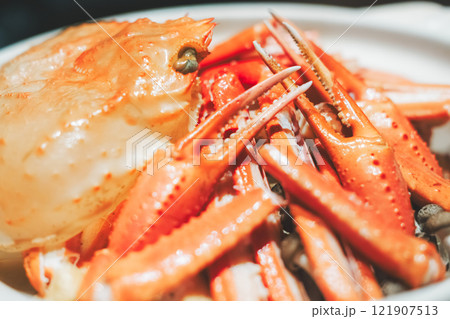 冬の味覚カニ鍋【撮影協力・海鮮居酒屋　魚魯こ】 121907513