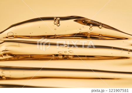 Tasty texture of cosmetic gel on a golden background. 121907581