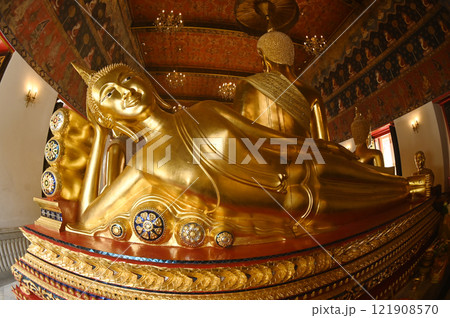 Wat Nang Chi Chotikaram have Buddha image in the meditation posture is enshrined. Surrounded by several Buddha images, behind the main Buddha image is a reclining Buddha image.  121908570
