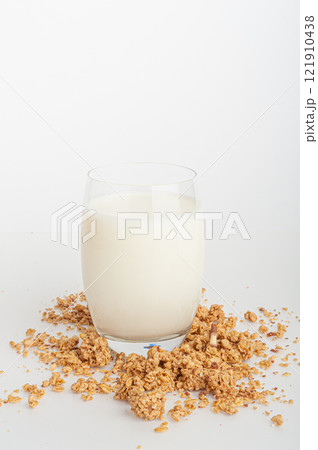 Granola, Muesli Breakfast, Crunchy Cereal Breakfast, Oatmeal Muesli with Seeds and Grains, Healthy Diet 121910438