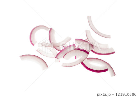 Red Onion Cuts Isolated, Chopped Purple Onion Pile, Raw Purple Onion Pieces, Fresh Purple Bulb Cuts 121910586
