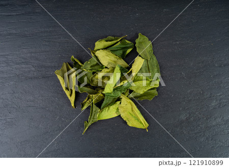 Thai lime dried leaves, makrut lime or Citrus hystrix leaf pile, kaffir lime dry sprouts, Southeast Asia spices Thai lime dried leaves, makrut lime or Citrus hystrix leaf pile, kaffir lime dry sprouts, Southeast Asia spices 121910899
