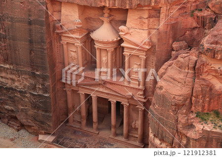 Top view of Al Khazneh or the Treasury at ancient Rose City of Petra in Jordan 121912381