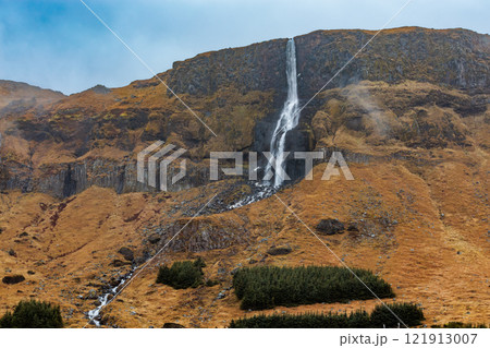 The high waterfall Bjarnarfoss in the autumn landscape in the west of Iceland The high waterfall Bjarnarfoss in the autumn landscape in the west of Iceland 121913007