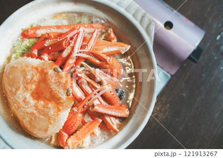 冬の味覚カニ鍋【撮影協力・海鮮居酒屋 魚魯こ】 冬の味覚カニ鍋【撮影協力・海鮮居酒屋 魚魯こ】 121913267