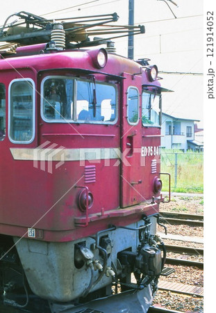 黒磯駅に停車中のED75形電気機関車 黒磯駅に停車中のED75形電気機関車 121914052