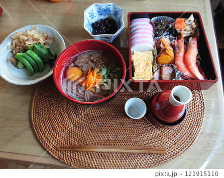 Japanese traditional New Year's foods / 日本の伝統，お節料理 121915110