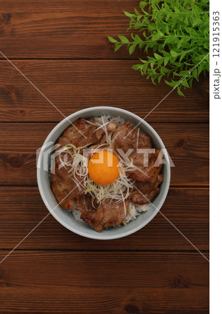 豚丼 121915363