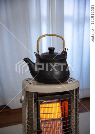 ストーブで加湿と暖房 121915585