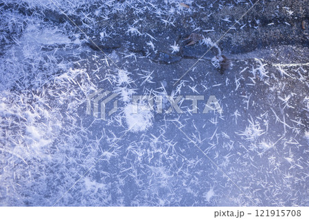 冬の雪の結晶 121915708