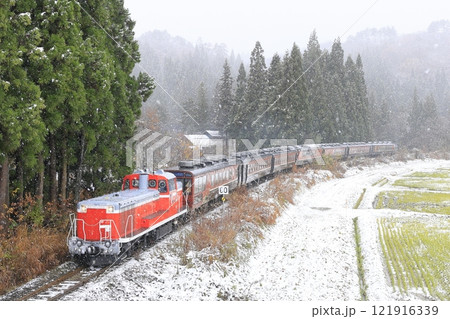 雪降る磐越西線DL 121916339