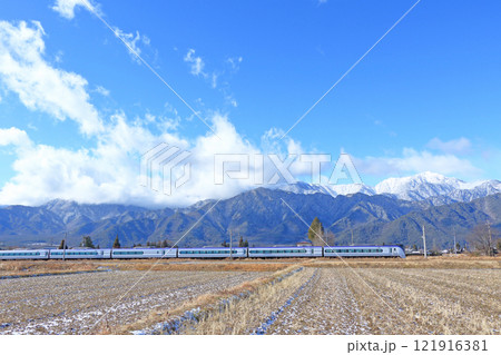大糸線　冬の特急あずさ 121916381