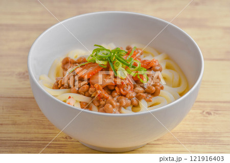 キムチ納豆うどん 121916403