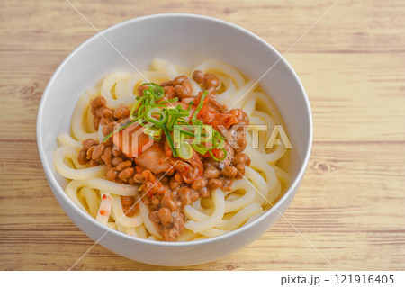 キムチ納豆うどん 121916405