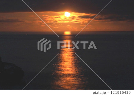 静寂な満月の夜 121916439