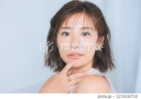 若い女性のビューティーイメージ 121916718