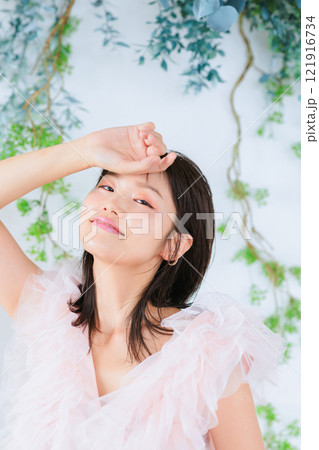 若い女性のビューティーイメージ 121916734