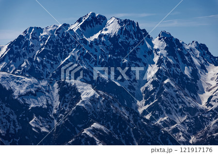北アルプス・冷池付近から見る残雪の剱岳 北アルプス・冷池付近から見る残雪の剱岳 121917176