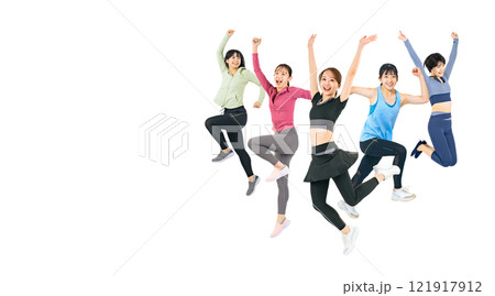 元気にジャンプするスポーツウェアを着た女性グループ　手作業で精密に切り抜いた背景透過全身写真PNG 121917912