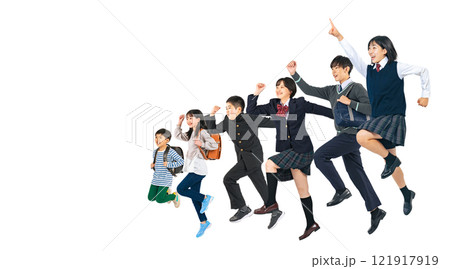 元気よくジャンプする様々な学年の学生グループ　手作業で精密に切り抜いた背景透過全身写真PNG 121917919
