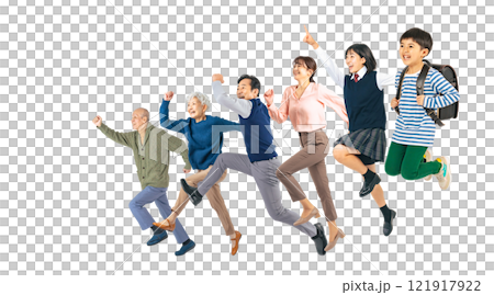 一個三代家庭精力充沛地跳躍的全身照片PNG，透明背景是手工精確剪裁的。 121917922