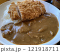 カレーライスにのせられたとんかつ 121918711