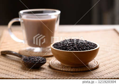 Organic rice berry milk, Alternative milk made from plant, non dairy 121920304