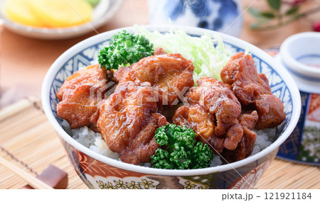 お手軽でジューシー 唐揚げ丼 お手軽でジューシー 唐揚げ丼 121921184