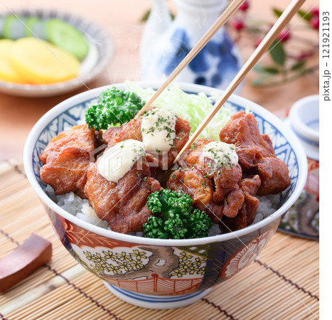 お手軽でジューシー 唐揚げ丼 121921193