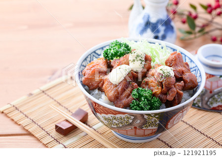 お手軽でジューシー 唐揚げ丼 121921195