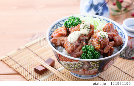 お手軽でジューシー 唐揚げ丼 121921196